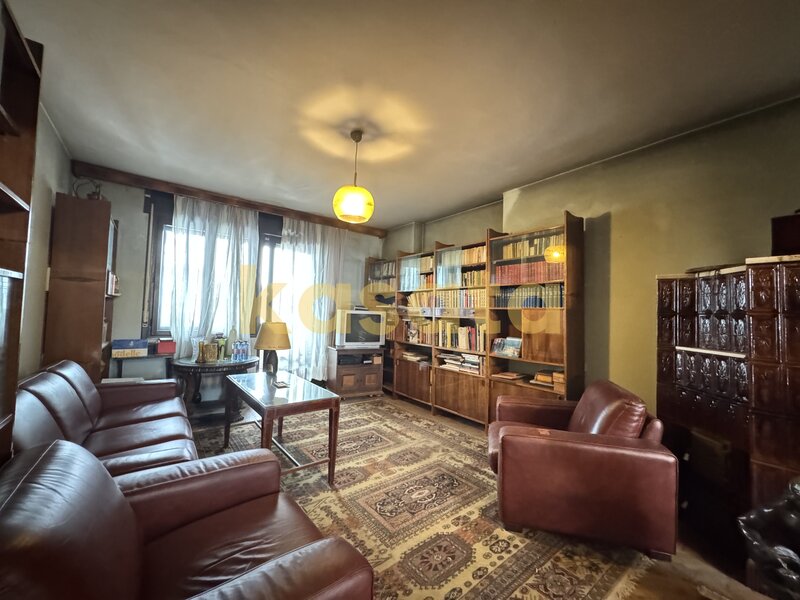 Apartament de vanzare | Ultracentral | 3 camere | Garaj | Boxa