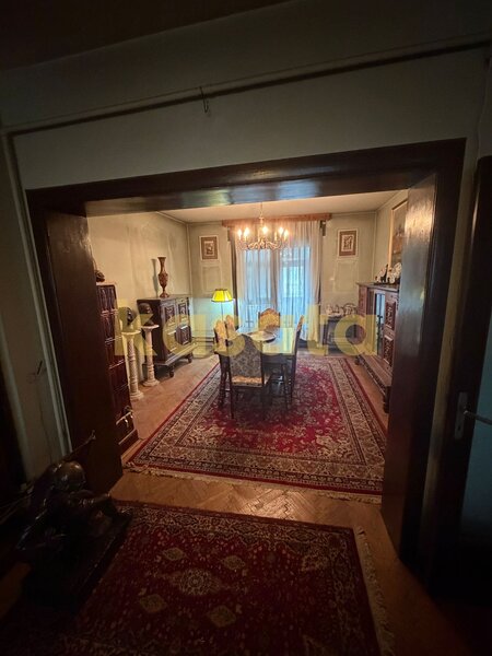 Apartament de vanzare | Ultracentral | 3 camere | Garaj | Boxa