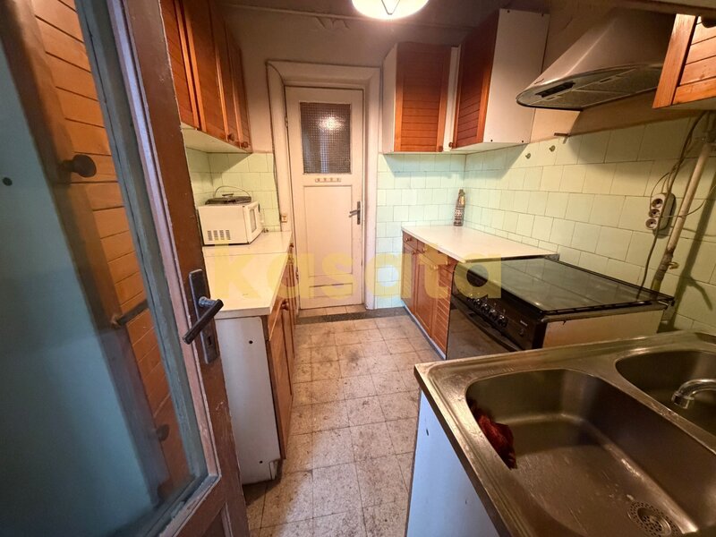 Apartament de vanzare | Ultracentral | 3 camere | Garaj | Boxa