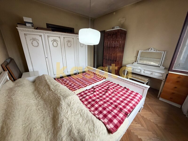 Apartament de vanzare | Ultracentral | 3 camere | Garaj | Boxa