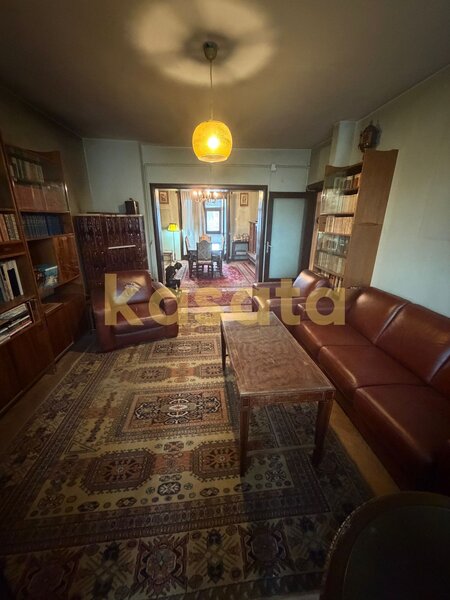 Apartament de vanzare | Ultracentral | 3 camere | Garaj | Boxa